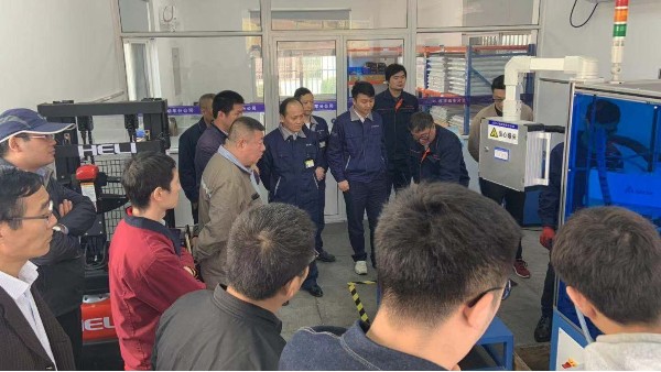 高鐵動車組閘片（刹車片）分解機順利通過上海鐵路局聯合專家組驗收